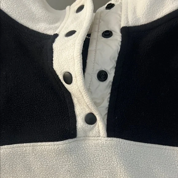 The North Face Black and Cream Fleece Sweater - Picture 4 of 6